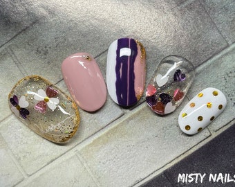 Uñas postizas pintadas a mano para San Valentín • Corazones, flores
