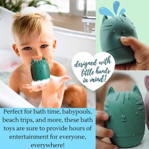 K&ouml;nnte beinhalten: Gr&uuml;nes Badetier in Form einer Katze mit freundlichem Gesicht. Das Spielzeug ist f&uuml;r kleine H&auml;nde konzipiert und perfekt f&uuml;r die Badewanne, Planschbecken oder Strandbesuche.
