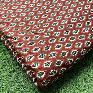 Tela de algodón india estampada a mano: material de costura floral cortado a medida