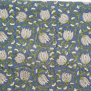 Tessuto stampato a blocchi con motivo Blue Lotus, tessuto di cotone, tessuto per abiti, tessuto indiano, tessuto per abiti, materiale per cucire