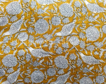 Katoenen stof met bloemenvogelprint: Indiase handblokvoile