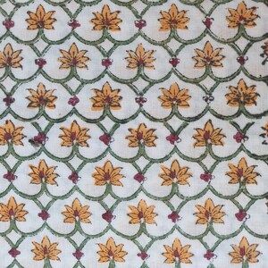 Nuovo tessuto stampato a mano con motivi floreali, tessuto di cotone indiano tagliato su misura, tessuto per cucito e quilting, tessuto fatto a mano, tessuto stampato