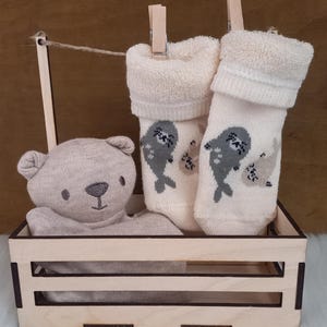 Zur Geburt, süße Verpackung für ein Geschenk zur Geburt, Babyparty