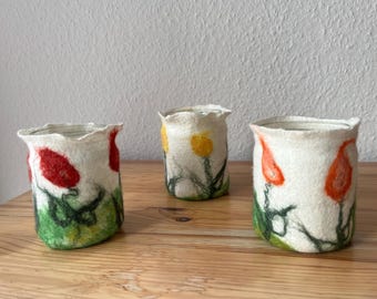 Felt tealight holder with floral motif – handmade wool tealight glass | Spring & Easter decoration | Country house decoration