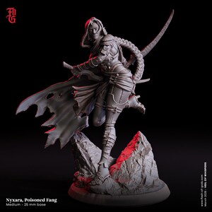 Miniatura di Ladro Elfo/Drow - Nyxara - Velo dei Sussurri - Carne degli Dei - D&D 5e - Dungeons and Dragons - Pathfinder - Giochi di ruolo fantasy da tavolo
