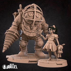 Puede incluir: Escultura detallada de un personaje Big Daddy del videojuego Bioshock, junto a una niña que sostiene una muñeca. El Big Daddy tiene un brazo taladro y un casco de buceo. La niña lleva un vestido y tiene un lazo en el pelo. El logotipo "Bite the Bullet" está en la parte inferior.