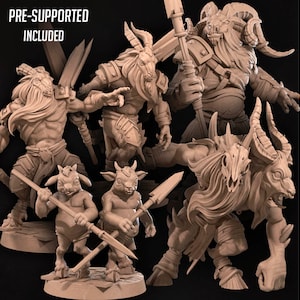 Könnte beinhalten: Ein Set mit sechs unbemalten Miniaturfiguren von ziegenartigen Kreaturen mit Hörnern und Schwänzen. Die Miniaturen sind in verschiedenen Action-Posen dargestellt und halten Waffen wie Speere und Schwerter. Die Miniaturen sind aus hellbraunem Kunststoff.