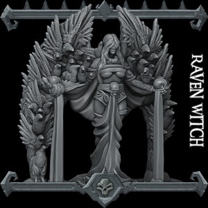 Puede incluir: Una figura miniatura gris y detallada de una bruja cuervo con alas hechas de cuervos. La bruja lleva una larga túnica fluida y sostiene una calavera en una mano. El texto "RAVEN WITCH" es visible en el fondo.