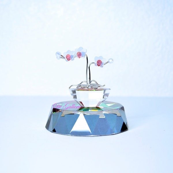 High Quality Faceted Crystal Figurine Light Refractive Stand Base Round Multicolored Medium Retail Display
