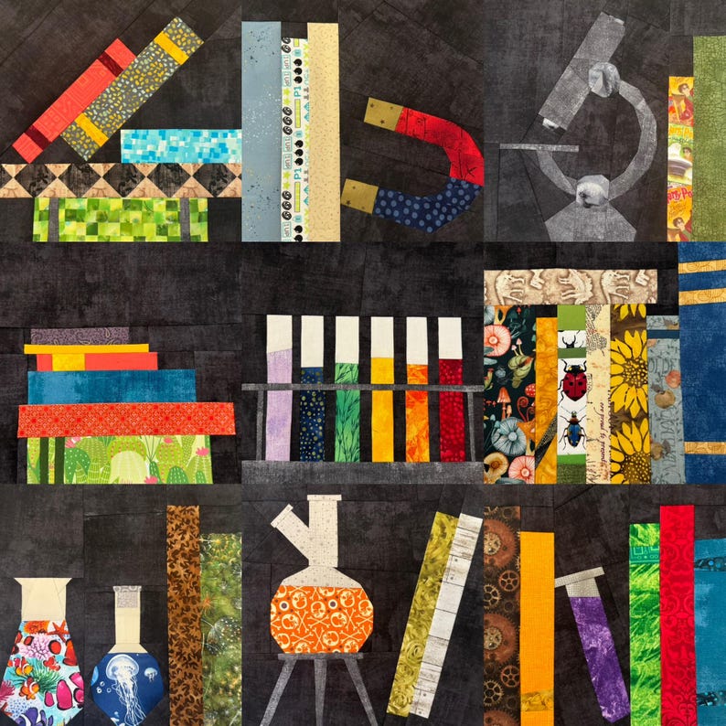 Pu&ograve; includere: Una colorata trapunta patchwork a tema scientifico. La trapunta presenta immagini di beute, provette, un microscopio e il numero 4. I tessuti utilizzati includono vari motivi e colori, come floreali, geometrici e tinte unite.
