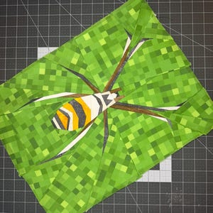 Garden Spider Insect Bug Paper Pieced Quilt Pattern Block 16&quot;x12&quot;