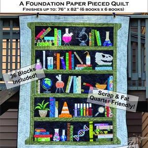 Pu&ograve; includere: Una colorata trapunta con un design a libreria, con elementi a tema scientifico come beute, libri e un teschio di dinosauro. La trapunta misura 193 cm x 208 cm e include 36 blocchi. Il design in evidenza &egrave; una libreria 4x5, 142 cm di larghezza x 178 cm di altezza. Il testo recita "Science of Reading".