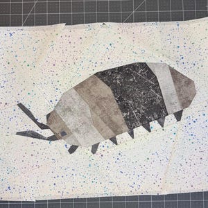 ダンゴムシの昆虫ペーパーピースキルトパターンブロック 16インチ×12インチ