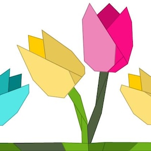 Puede incluir: Una taza de cerámica blanca con asa negra y el texto "But First, Coffee" en negrita negra. La taza se encuentra sobre un fondo borroso, sugiriendo un ambiente acogedor.