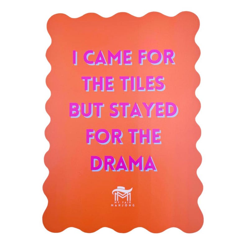Puede incluir: Tarjeta naranja con borde ondulado y el texto "I came for the tiles but stayed for the drama" en letras rosa y azul. La parte inferior de la tarjeta tiene un logotipo para "My Fair Mahjong".
