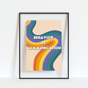 Puede incluir: Una impresión enmarcada con un diseño de arcoíris retro y el texto "BEHAVIOR IS COMMUNICATION".