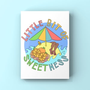 Little bit of Sweetness Slogan Fruity Seaside Scene Postkarte. Urlaubspostkarte Perfekt zum Sammeln oder Versenden an Freunde und Familie.