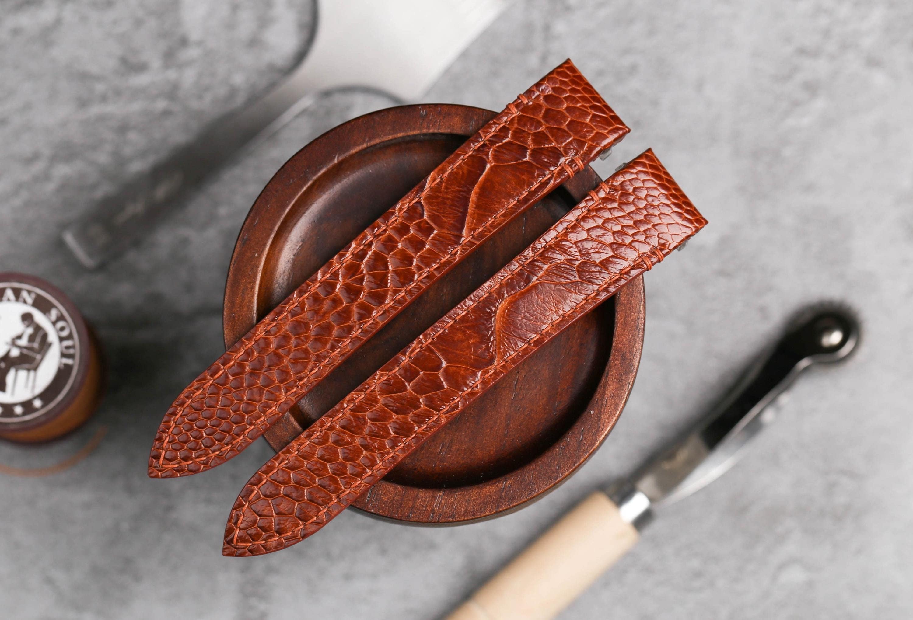 Cartier レザー 時計ベルト ブラウン　ロードスター　ストラップ Custom Alligator Straps for Cartier Roadster | DAYDAYWATCHBAN