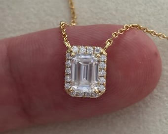 Halo-ketting met smaragdgeslepen moissanite: verfijnde vergulde hanger, minimalistisch jubileumcadeau voor haar
