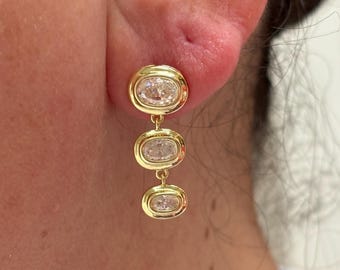 Oval Moissanite Bezel Ohrringe: Vergoldete Sterling Silber Ohrstecker