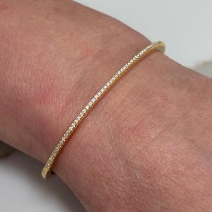 Brazalete delicado de moissanita: joyería fina de oro vermeil, alternativa al diamante, pulsera minimalista con pavé para ella.