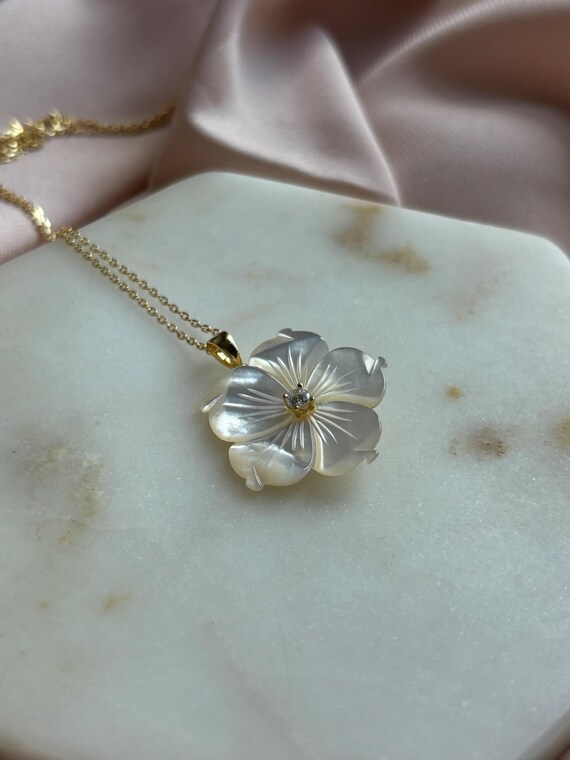 Genuine Mother of Pearl Flower Necklace, Flower Necklace