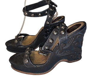 Sandalias vintage ANNA SUI con tacón cruzado, tiras y apliques en negro, talla 8,5 IT39
