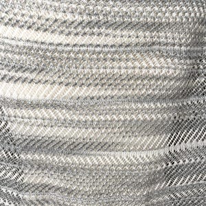 Puede incluir: Un juego de tres tazas de cer&aacute;mica con acabado mate moteado. Las tazas son de color crema, gris claro y gris oscuro. Cada taza tiene un dise&ntilde;o simple y minimalista.