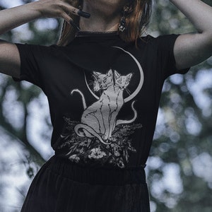 Creepy cat Tshirt - Horror cat - Moon t shirt - Wild Flowers - Unisex Black T shirt - Alternative Halloween Clothings-