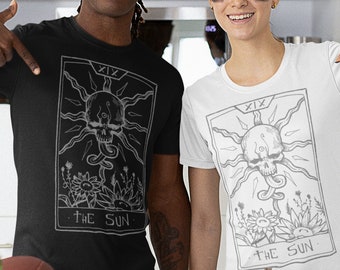 The Sun Tarot Card T-Shirt: Grunge Skull Design