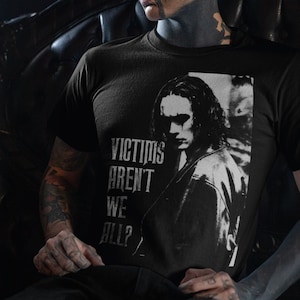 Maglietta del film The Crow - Le vittime non siamo tutti - Arte oscura - Abbigliamento gotico - Abbigliamento alternativo - Brandon Lee - Eric Draven - 1994