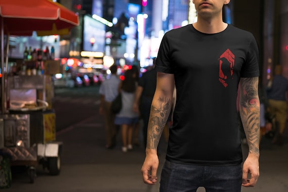 Black Crow T-Shirt / Raven Silhouette T-Shirt / Red Silhouette / Minimal Graphic / Crow T-Shirt / Front Art Print / Alternative Dark T-Shirt