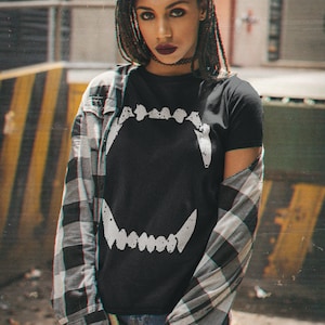 Monster Mouth T-Shirt - Goth Alternative T-Shirt- Bite Me - Dark Design for Goth Lovers and E-girls - Funny Cute Bite Teeth Mouth tshirt