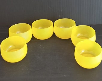 Vintage Italy 1970s Serving cups for fruit salad or ice cream in yellow frosted glass Vintage glass bowls Yellow glasses Vintage tableware