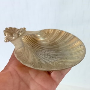 Vintage USA Large brass ashtray Heavy brass shell shape Ashtray in Pure brass Antique Ashtray 1950s Brass Sculpture Gift for Him