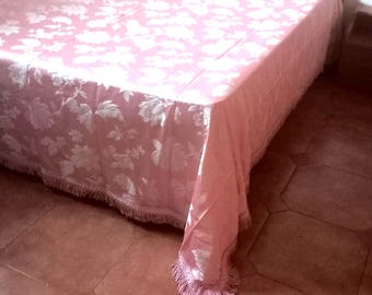 Precious Damask bed cover Decorated Baroque style Light pink color Flower decorations Hand-knotted trimmings
