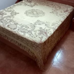 Rare Coffee-milk color with cherubs Rare silk bedspread Silk damask First choice damask Precious Damask bed