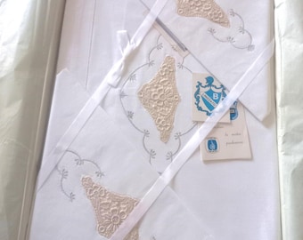 RARE parure de lit « Valentina » vintage - 100 % pur lin/mélange de coton - Dentelle et broderie faites main - Matrimonial (king) - NOS - Grand luxe italien