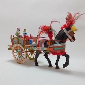 Große 31 cm handgefertigte sizilianische Warenkorb Warenkorb mit Pferd Souvenir aus Sizilien Holz Warenkorb Handmade Sammlerstück Kunststoff Pferd
