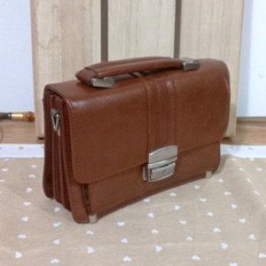vintage Italie années 80 Sac pour hommes Cuir véritable Couleur marron Sac accordéon Fermeture à pression Avec clé Sac en cuir vintage pour hommes Sac à main en cuir