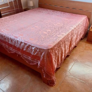 Precious Damask bed cover &quot;San Leucio&quot; Decorated Baroque style Pink color Flower decorations Hand-knotted trimmings