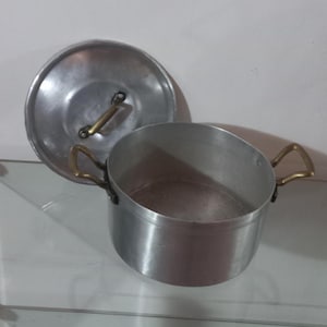 Olla en aluminio puro 99% con tapa y asas de latón Accesorios decorativos para cocina rústica Utensilios de cocina Batería de cocina de aluminio Italia