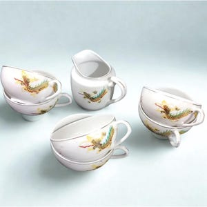 Zeldzame theekopjes Fijn Japans porseleinen draak met geisha gelithografeerd op de bodem van de beker Verzamelbekers Gemaakt in Japan, handgeschilderd