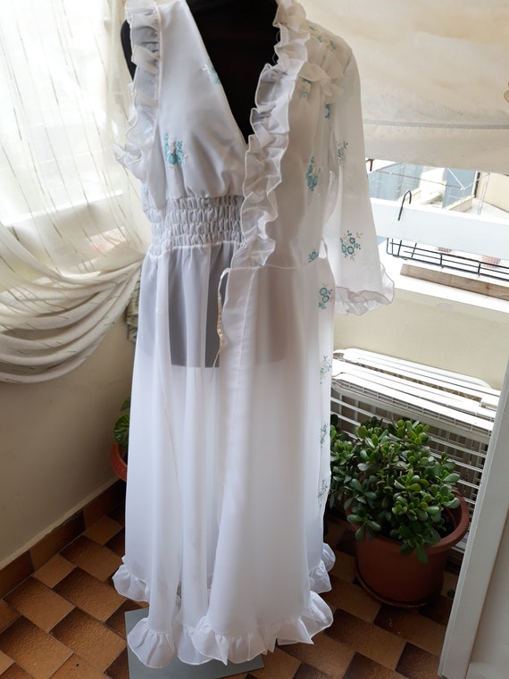 Vintage Italy White Embroidered Robe Women Pajama… - image 4