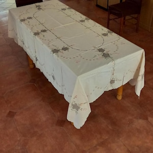 Nappe ancienne couleur crème avec broderies colorées Nappe brodée en pur coton pour 12 personnes Broderie fine italienne Antique