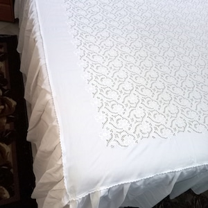 Wedding Night White Bedspread Pure Cotton Embroidered Bride Gift Marriage Gift Flounced Bedspread Vintage Bedroom Embroidered Linen Antique