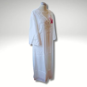 New Nightwear Nightgown Robe Silk blend Hand embroidery Wedding dress White Vintage Italy 80s Gift for her Christmas gift  White Embroidered