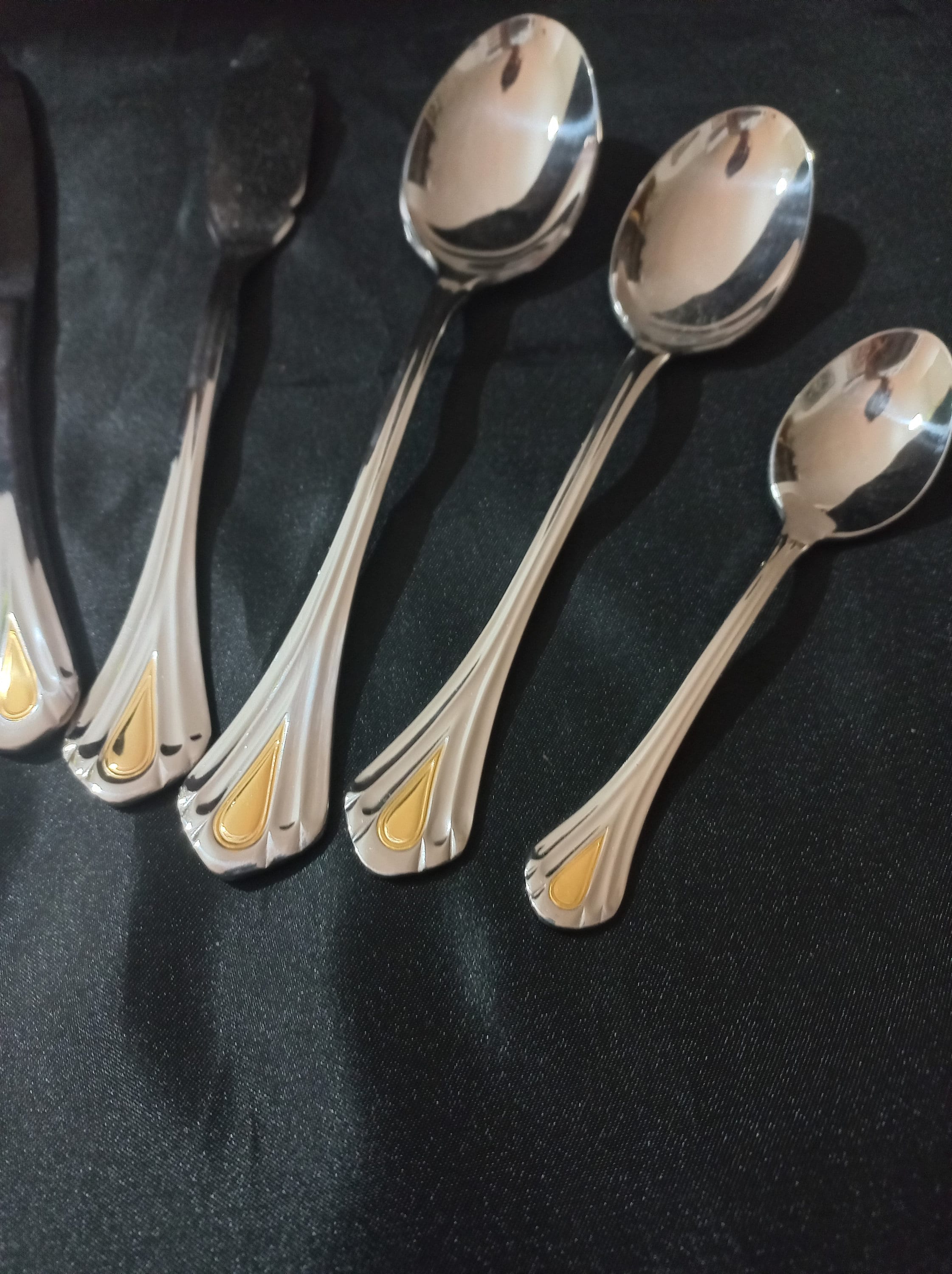Gottinghen 18/10 Silverwear Set 124 Pc Plated 24k Gold