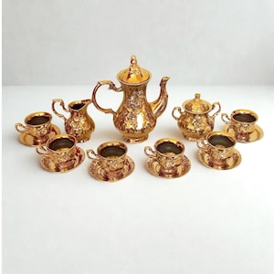 Vintage italiensk guldporslin kaffeservis Cucchetti Sesto Fiorentino 15-delars barock guldglans tekanna 6 koppar fat lyxigt filmset rekvisita