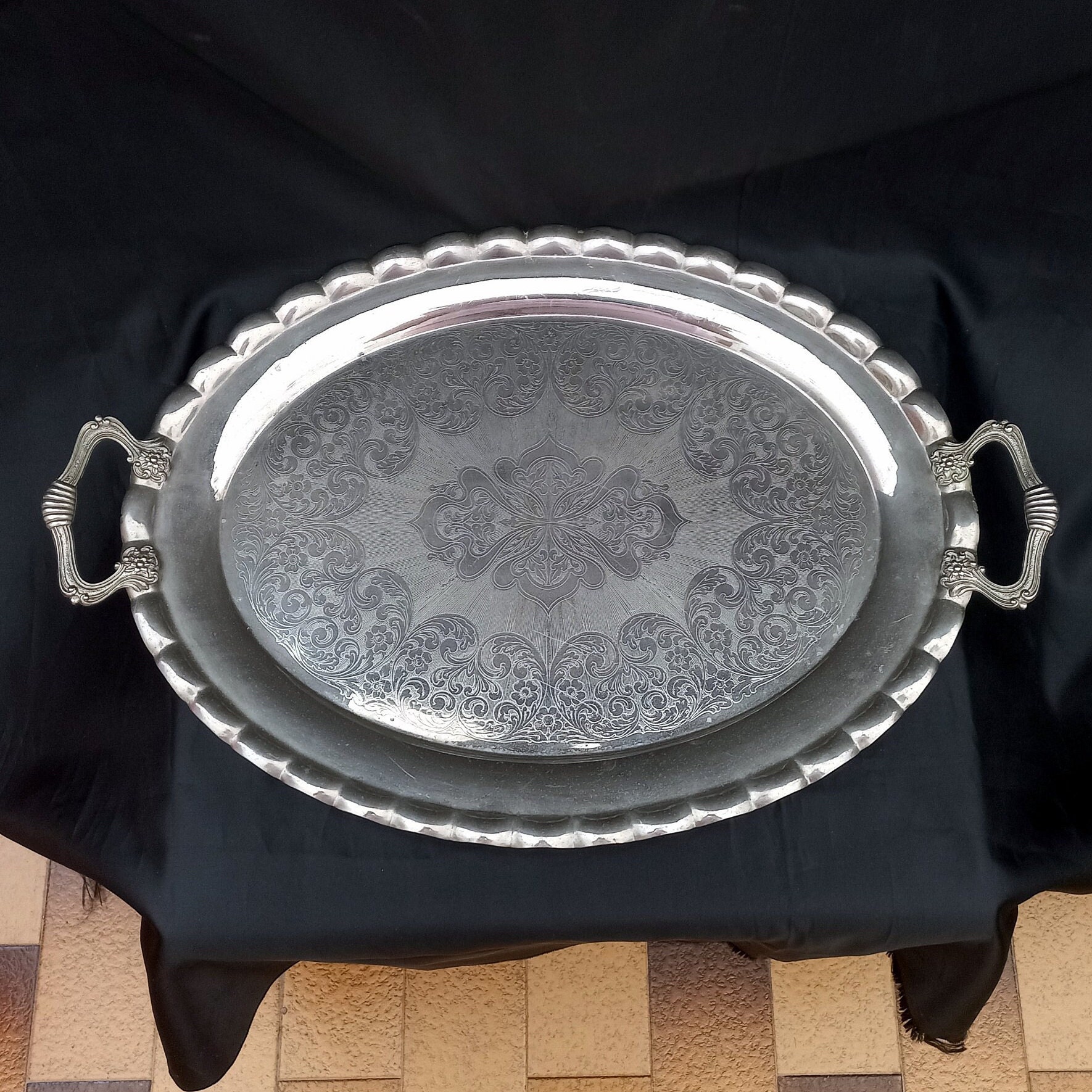 ANCIEN PLATEAU DE service en métal gravé EUR 117,27 - FR